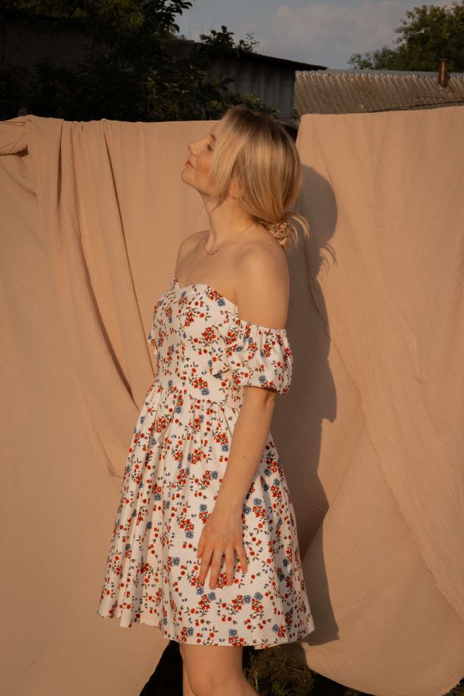 Квіткова сукня міні з відкритими плечима з льону